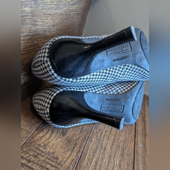 Retro Black and White houndstooth Checkered Heels Size: US 10 - Picture 8 of 9
